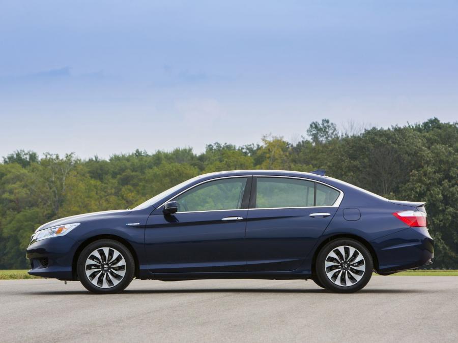  Honda Accord Hybrid Touring 2013 года  (US) (фото 17 из 30)